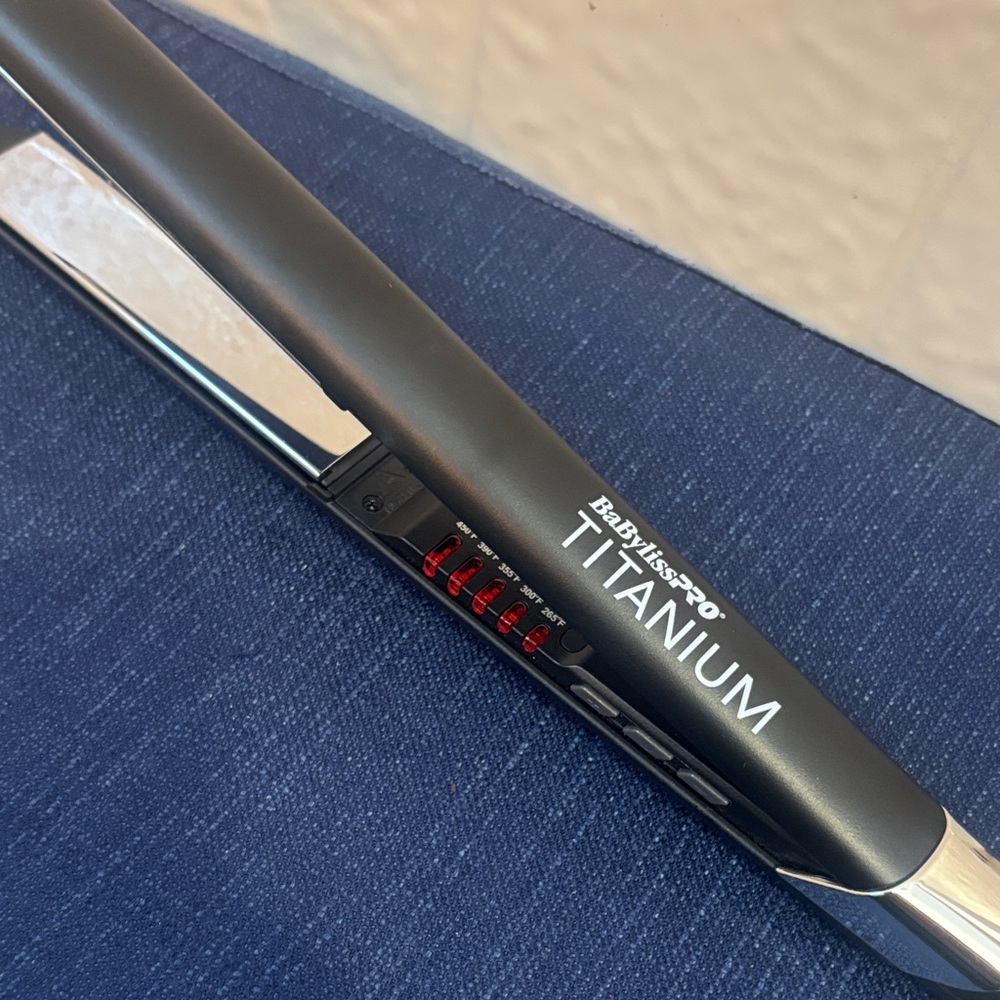 BaBylissPRO Titanium Hair Straightener - Black and Silver